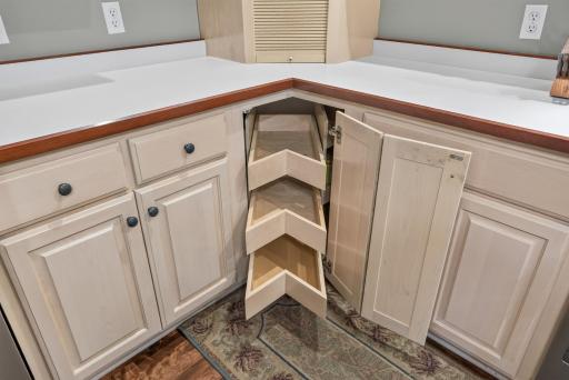Designed with convenience in mind, pull-out storage keeps everything easily accessible and within reach.