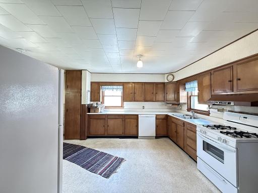 324 E Maple Street, Sacred Heart, MN 56285