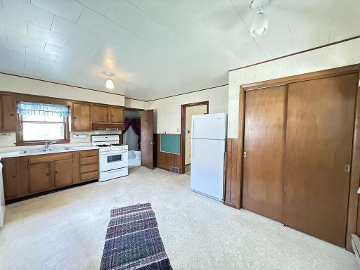 324 E Maple Street, Sacred Heart, MN 56285