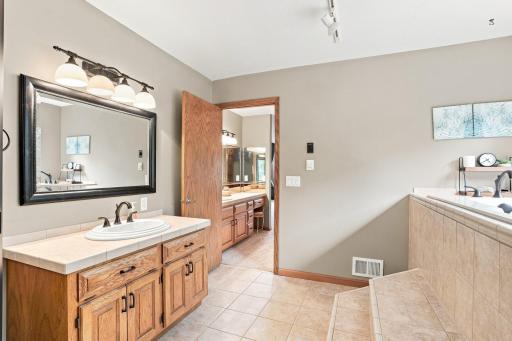 18430 Jasper Ct, Lakeville, MN 55044
