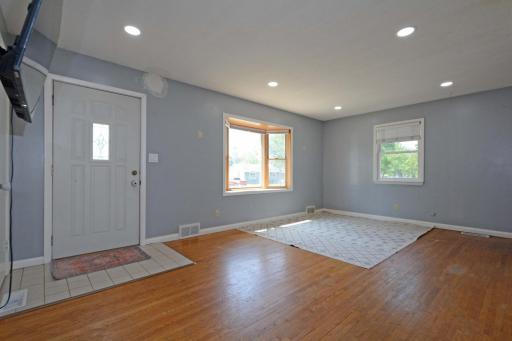 2083 Orange Avenue E, Saint Paul, MN 55119