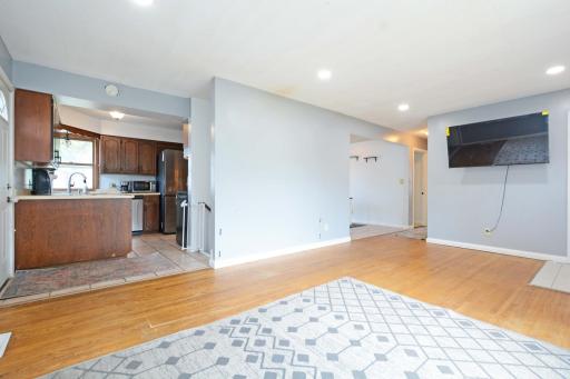2083 Orange Avenue E, Saint Paul, MN 55119