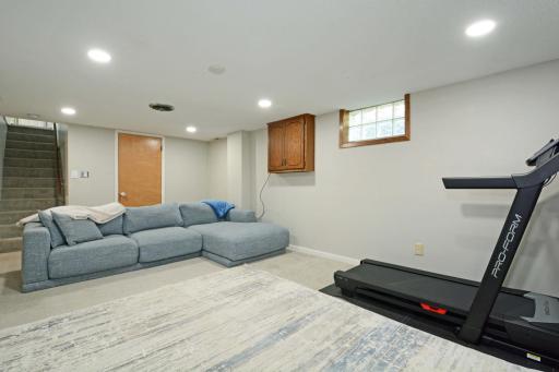 2083 Orange Avenue E, Saint Paul, MN 55119