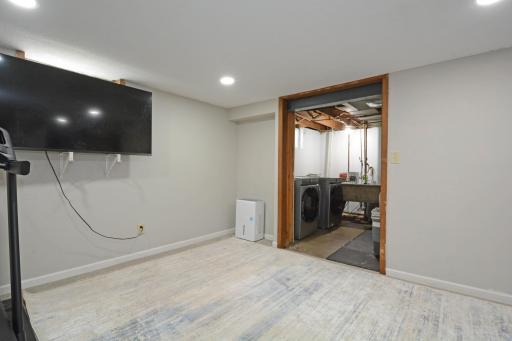 2083 Orange Avenue E, Saint Paul, MN 55119