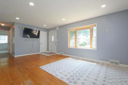 2083 Orange Avenue E, Saint Paul, MN 55119