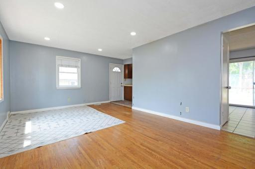 2083 Orange Avenue E, Saint Paul, MN 55119