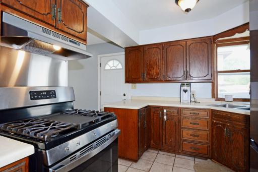 2083 Orange Avenue E, Saint Paul, MN 55119