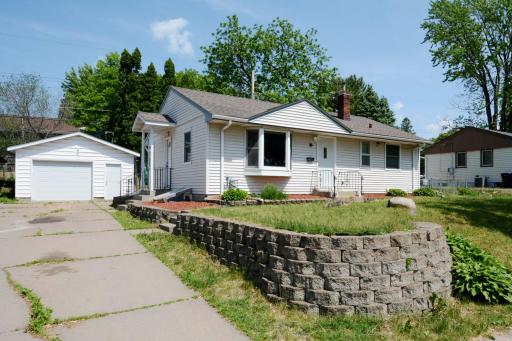 2083 Orange Avenue E, Saint Paul, MN 55119