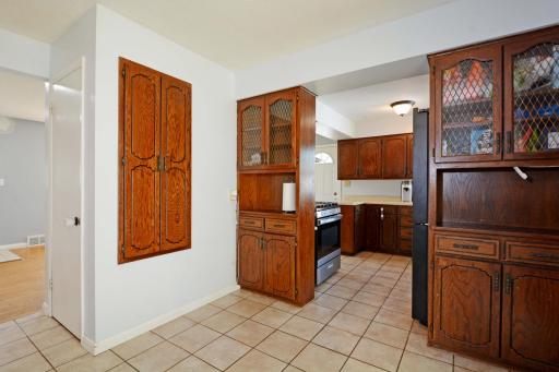 2083 Orange Avenue E, Saint Paul, MN 55119