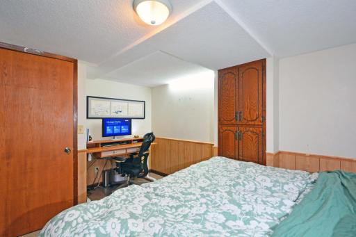 2083 Orange Avenue E, Saint Paul, MN 55119