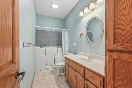 Main floor guest bath with whirlpool jet tub