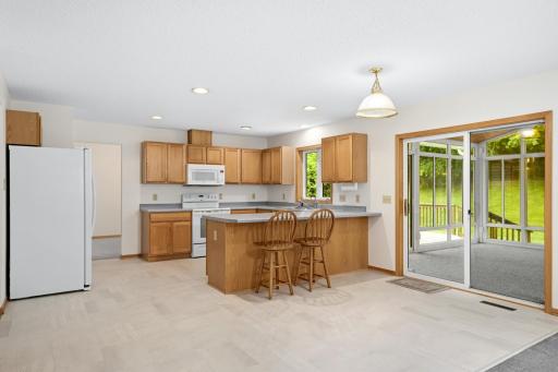 Breakfast bar plus plenty of room for informal dining