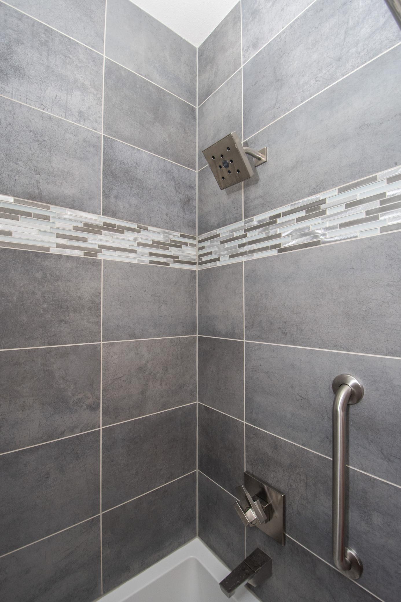 Tub w/ Grab Bar on Main Floor Bath
