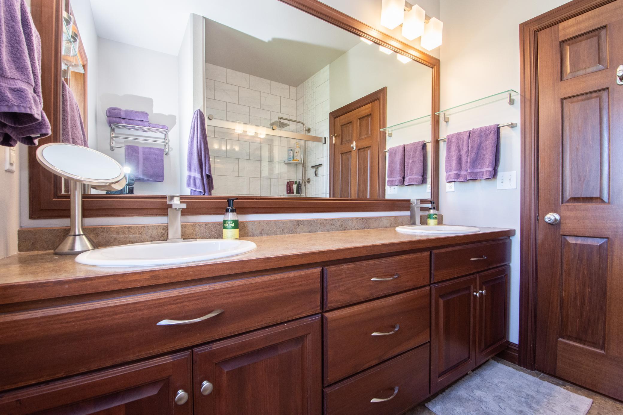 Double Sinks with Extra Storage Space