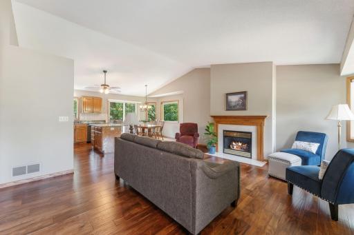404 Minnesota Avenue, Roseville, MN 55113