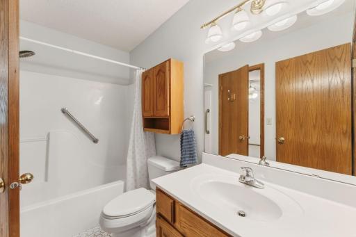 404 Minnesota Avenue, Roseville, MN 55113