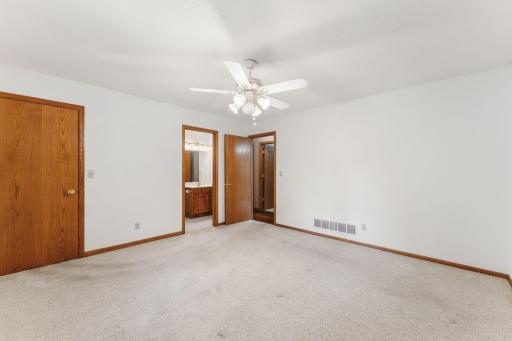 404 Minnesota Avenue, Roseville, MN 55113