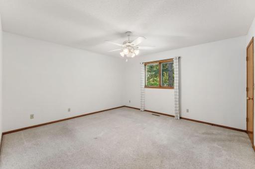 404 Minnesota Avenue, Roseville, MN 55113