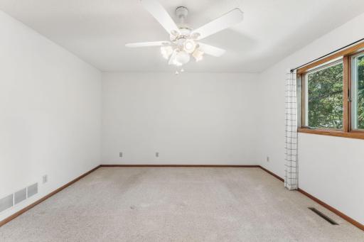 404 Minnesota Avenue, Roseville, MN 55113