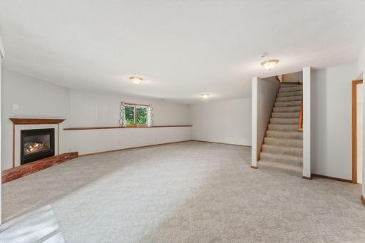 404 Minnesota Avenue, Roseville, MN 55113