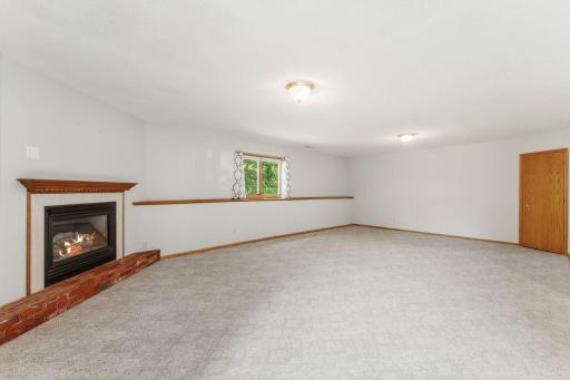 404 Minnesota Avenue, Roseville, MN 55113