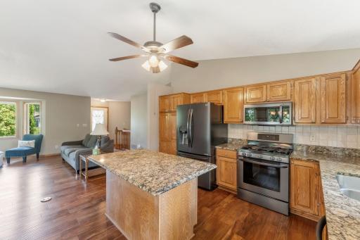 404 Minnesota Avenue, Roseville, MN 55113