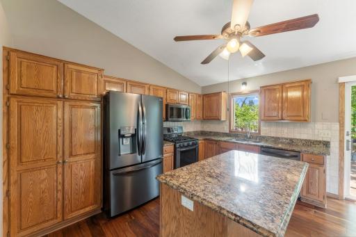404 Minnesota Avenue, Roseville, MN 55113