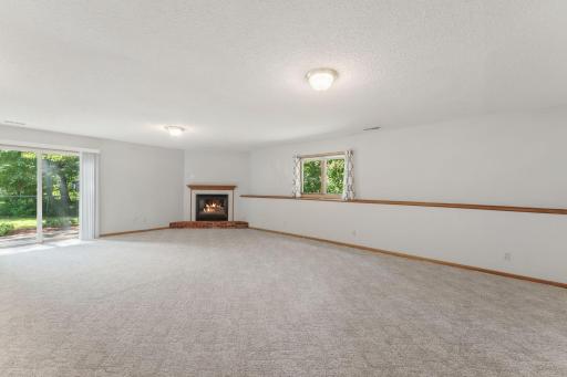 404 Minnesota Avenue, Roseville, MN 55113