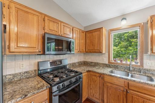 404 Minnesota Avenue, Roseville, MN 55113