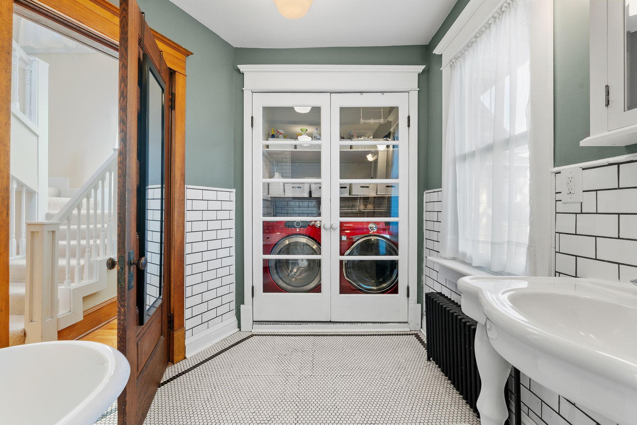 Upper level laundry