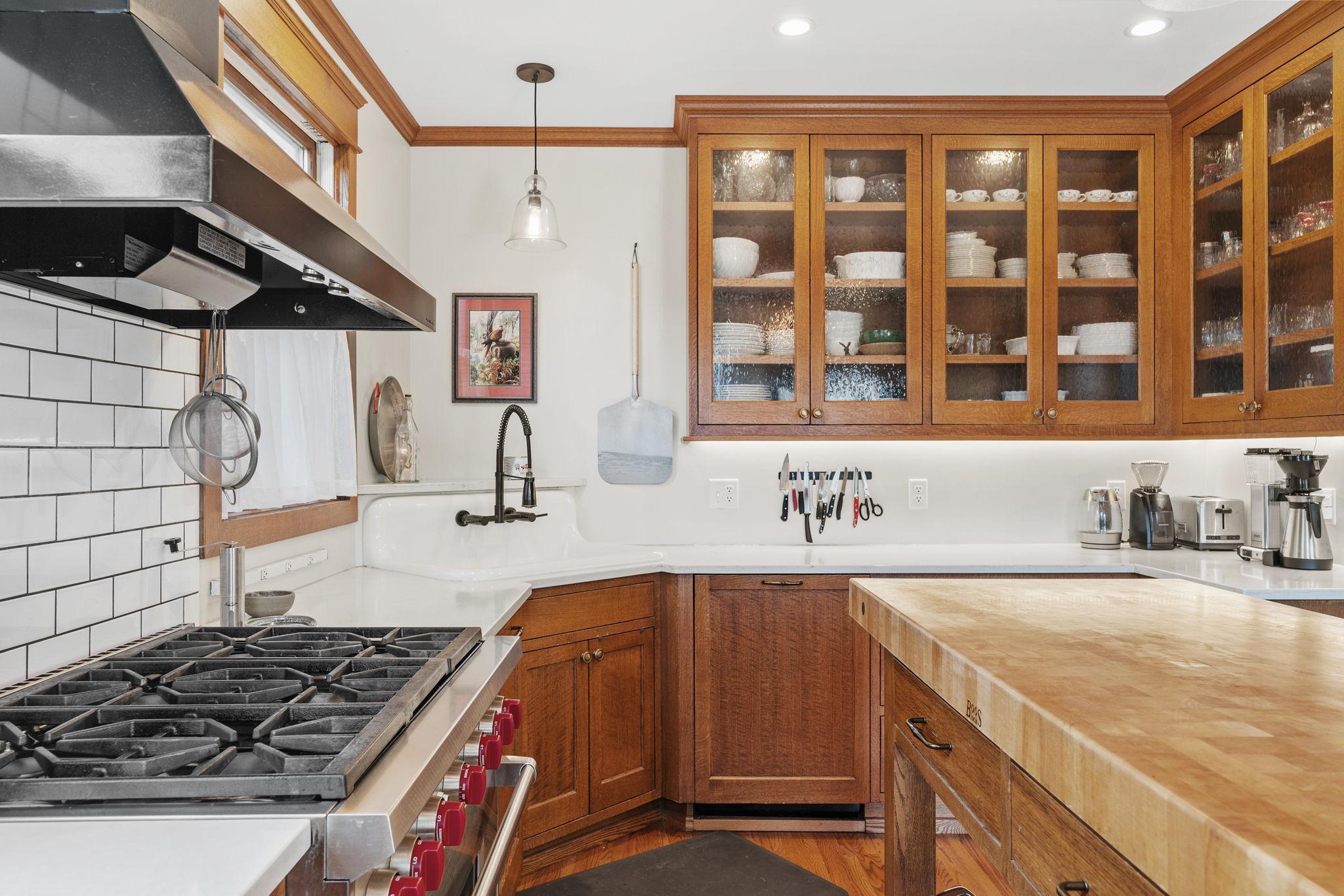Great cabinet and counter space