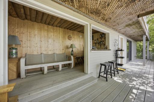 Covered Deck/Bar