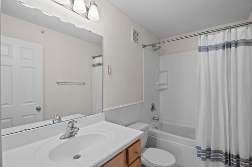 Upper level full bath with jetted tub - each bed room has it's own bathroom
