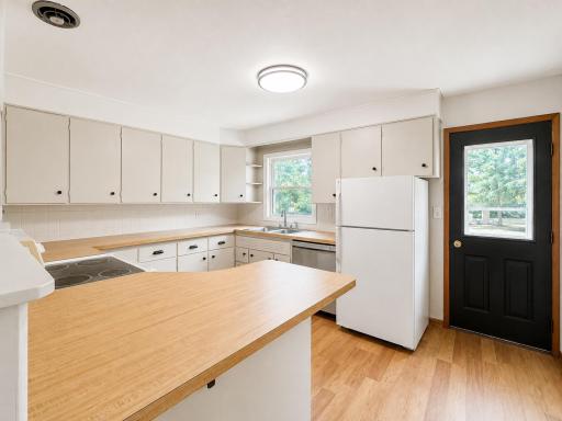 Kitchen 2.jpg