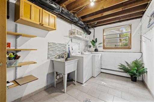 LL Large Laundry Room