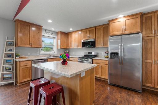 Island is perfect for a quick snack or making your favorite cookies! Again, note the warmth of the maple cabinets.