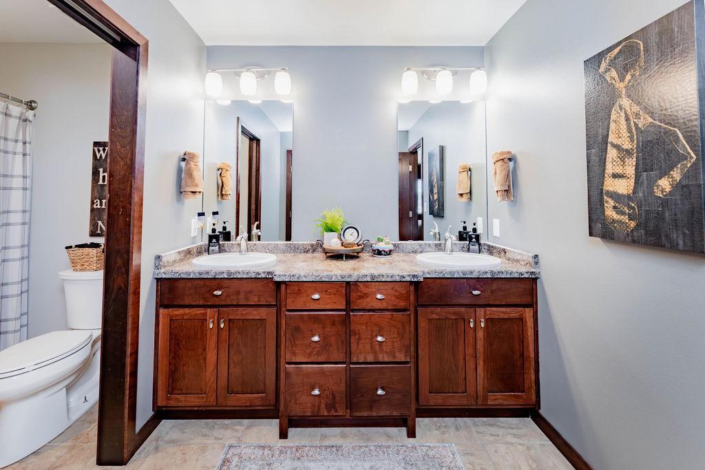 Adjoining bath for bedrooms 2&3