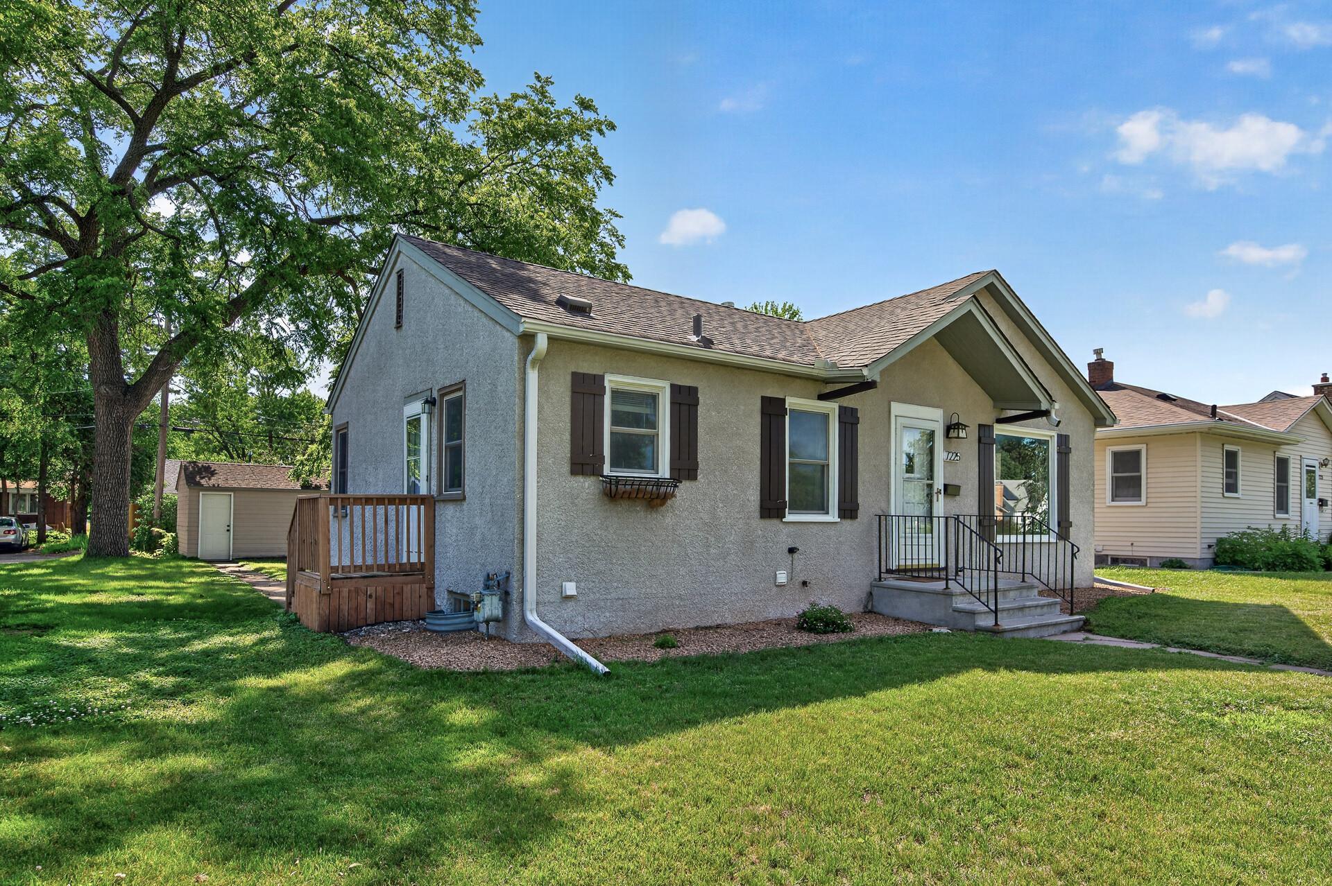 Side entrance allows you access to backyard and garage