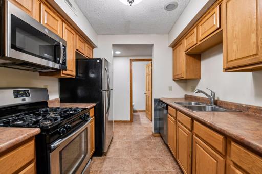8x8 Main floor Kitchen with Stainless steel appliances including dishwasher and disposal.