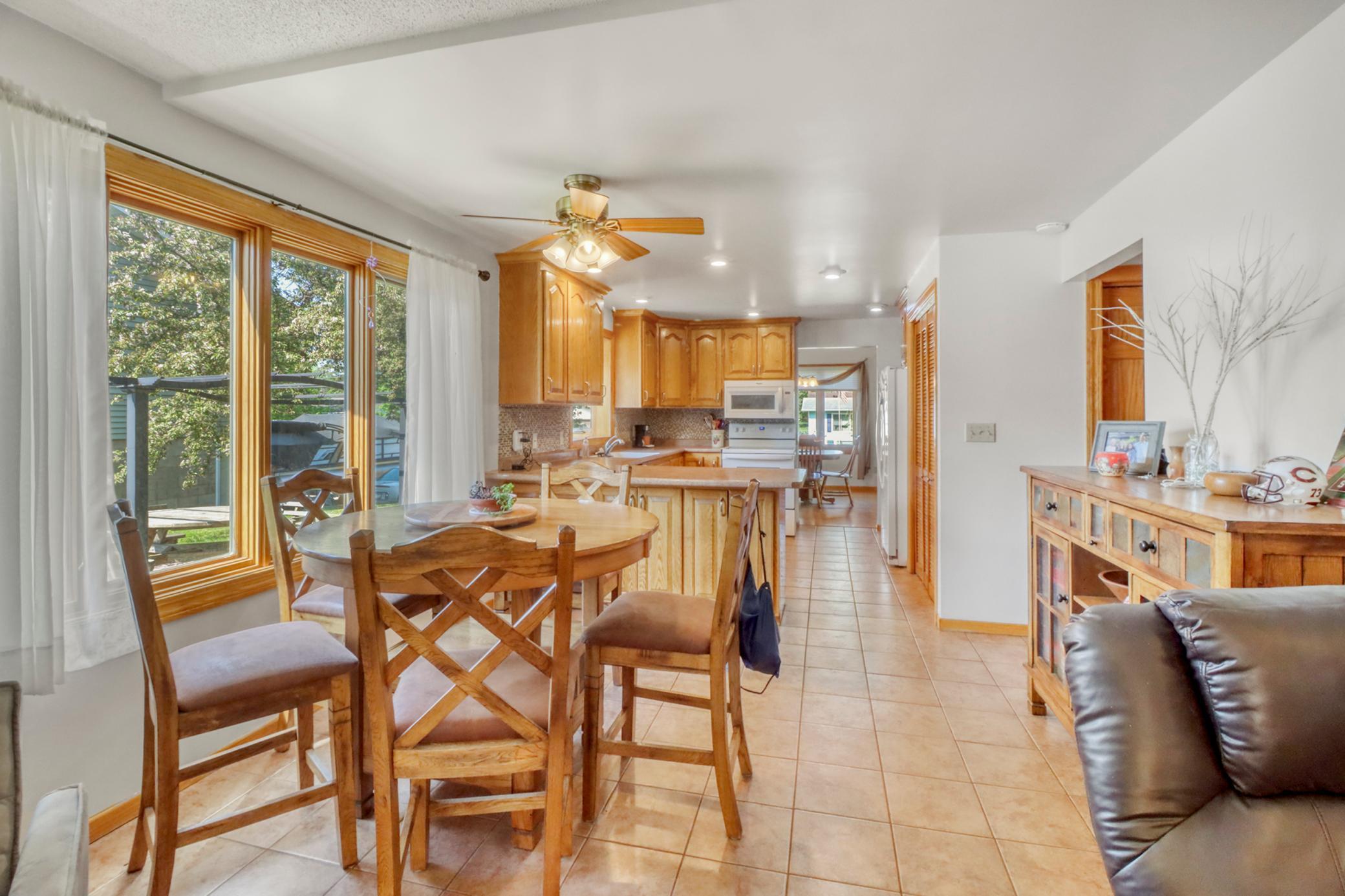 Kitchen1_1 (5).JPG