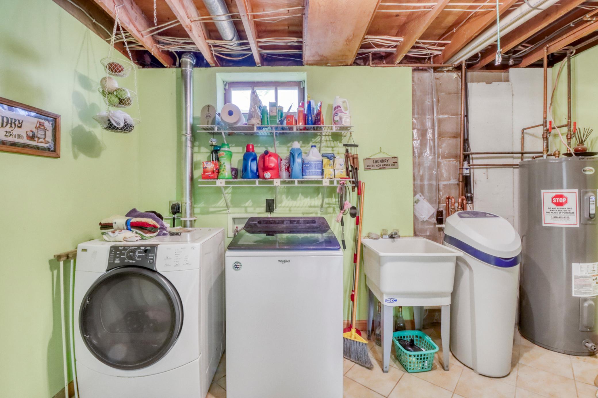 Basement Laundry1_1.JPG