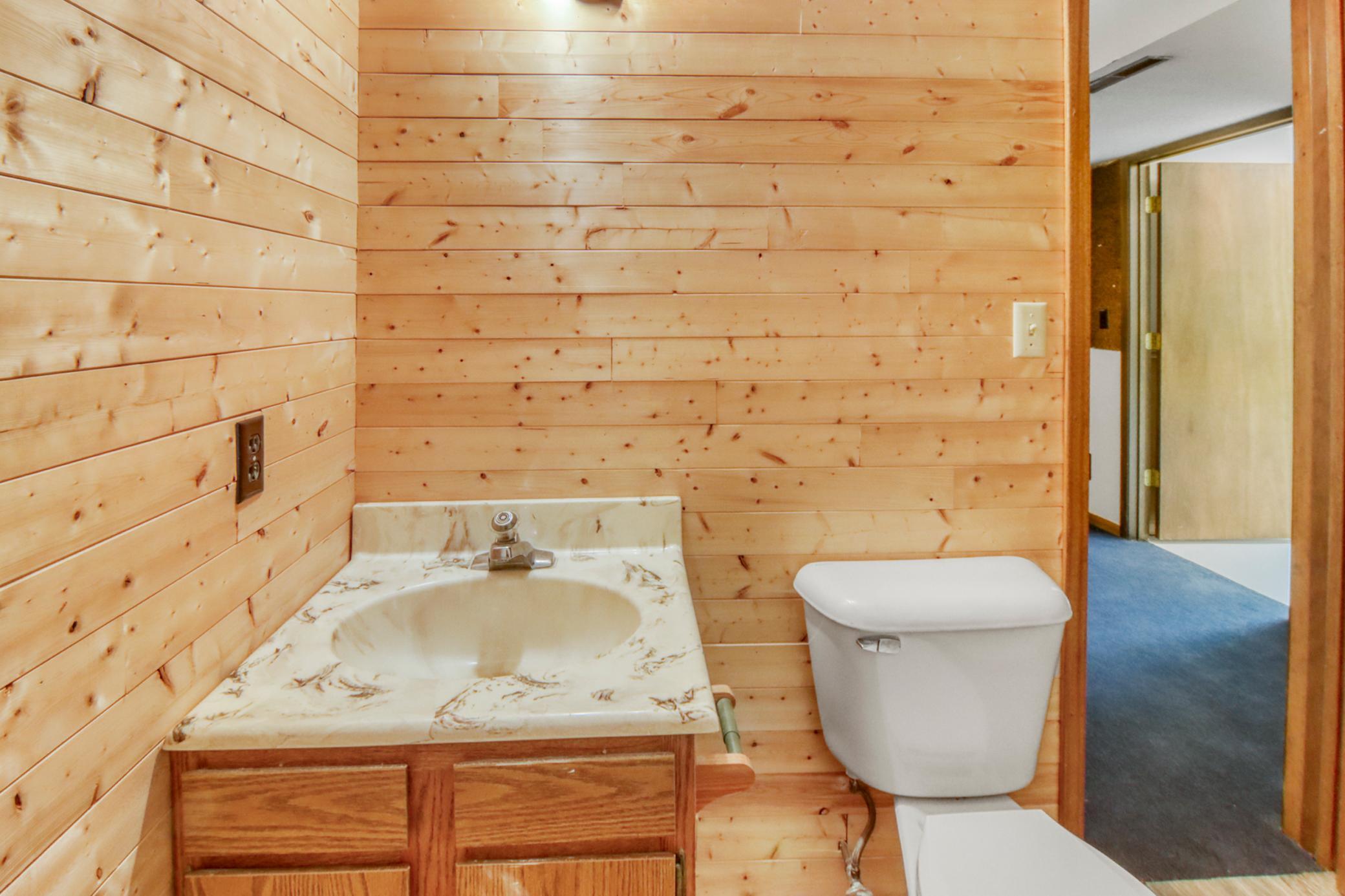 Basement Bathroom1_1 (3).JPG