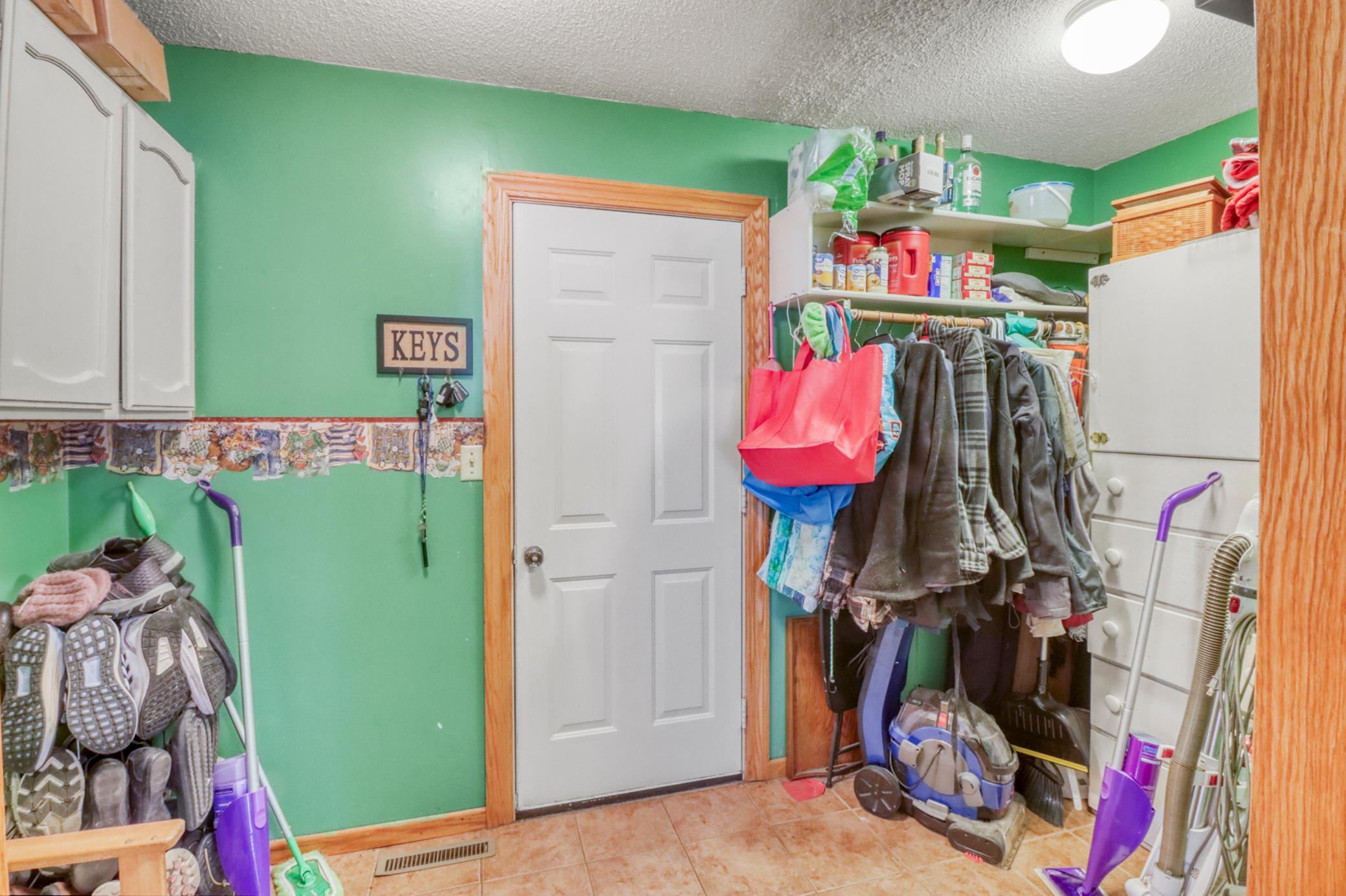 Mudroom_laundry1_1.JPG