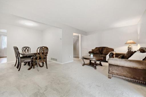 2342 Dorland Place E, Maplewood, MN 55119