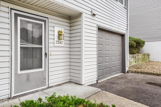 2342 Dorland Place E, Maplewood, MN 55119