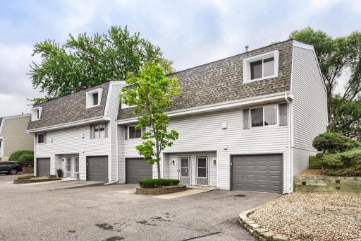 Welcome to 2342 Dorland Place East in Maplewood!