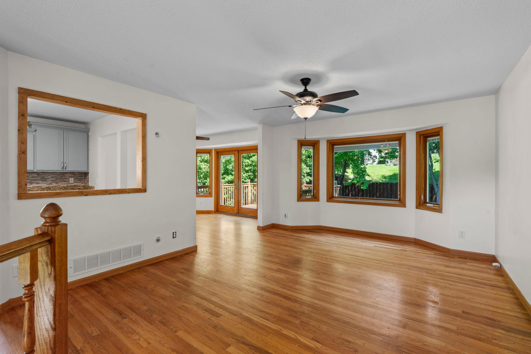Living Room w/ Hardwood floors and bay window