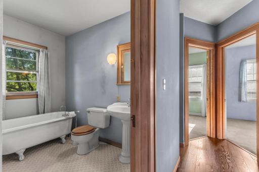 1111 Lane Place, Saint Paul, MN 55106