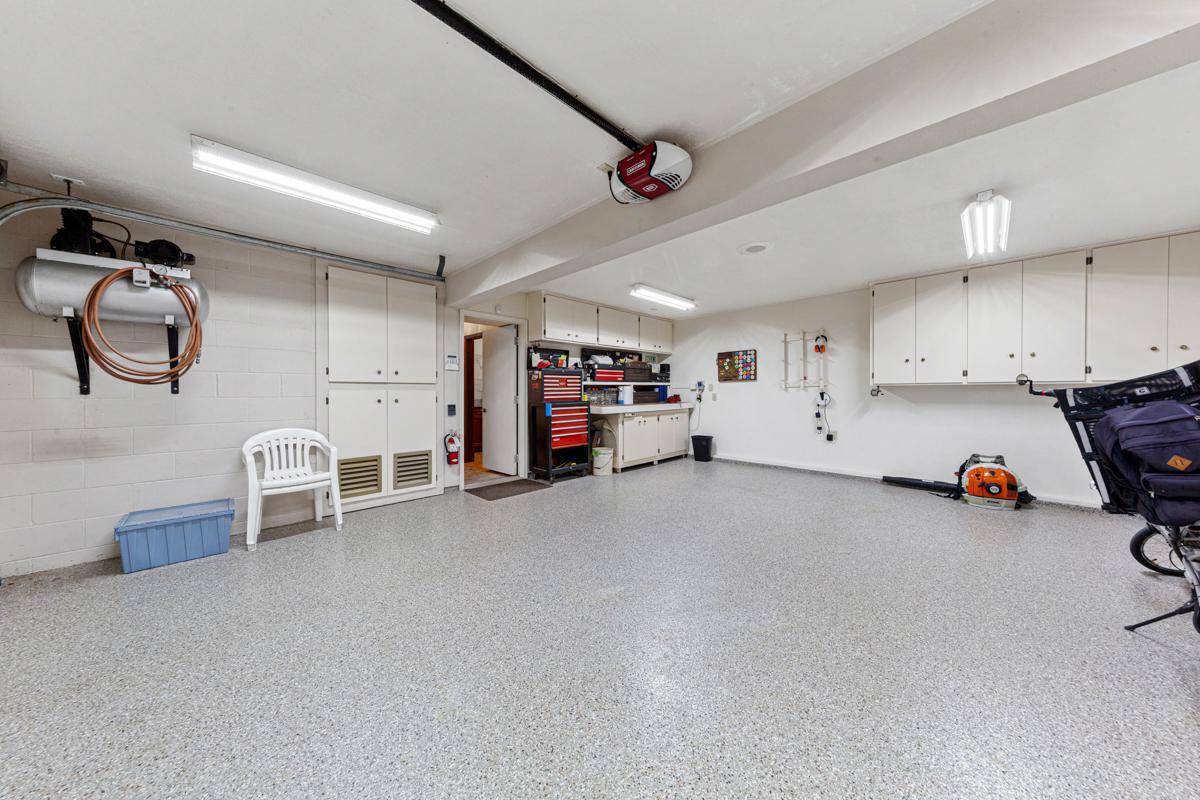 61 Garage.jpg