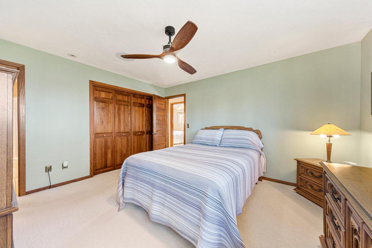 48 Main bedroom.jpg